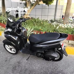  5 Yamaha Tricity 125cc for sell. This is a a three-wheeled motorbike, not an electrical scooter, meani