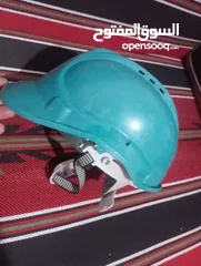  3 خوذه بحالة ممتازة