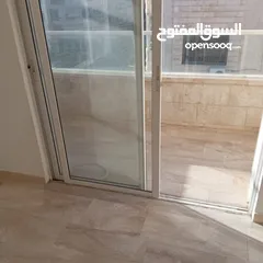  21 ام السماق / شقه فارغه للايجار/ باجره 400 دينار امكانيه الدفع شهري