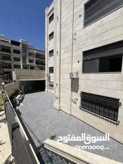  6 شقة شبه ارضي 240 متر مع ترس 250 متر و باربيكيو و شلال و كراج خاص في ضاحية النخيل تشطيب فندقي