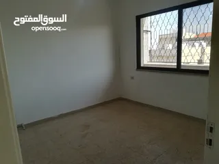  10 شقة  طابق ثالث للبيع في ضاحية الأمير حسن مساحة الشقة 136 متر مربع 3 غرف 2 حمام مطبخ صالون حرف L