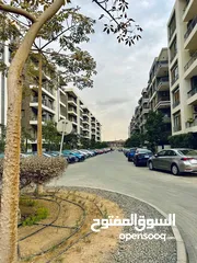  9 للبيع شقة 4 غرف باكبر روف خاص 125 م في تاج سيتي بالقرب من مطار القاهرة