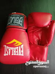  1 كفوف EVERLAST الأصلية استعمال خفيف جدا جدا بحالة الوكالة للبوكسينغ و الكثيير من الرياضات ...........