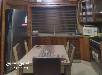  1 شقه للبيع في الزرقاء / جبل طارق _شارع الشلال قرب مدرسه رملة بنت ابي سفيان