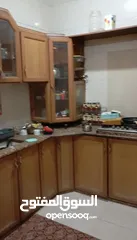  3 مطبخ المنيوم وخشب زان لون مميز خزائن زجاج ابواب للبيع