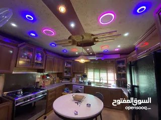  14 شقة روف للبيع
