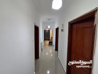  20 منزل مستقل فلات مساحة 200م على أرض 758م للبيع في اربد - شارع البتراء - حوارة