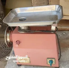  4 ماكنة فرم اللحوم الصناعية مقاس 22 شغالة 100%