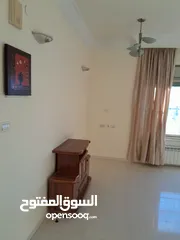  9 شقه للايجار قرب شارع الارسال مقابل المقاطعه