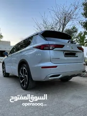  7 MITSUBISHI OUTLANDER  MONTERO SPORT