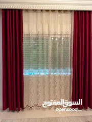  5 ستائر مستعمله للبيع لشباكين جلد الغزال لون خمري