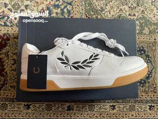  2 FRED PERRY White B300 Sneakers