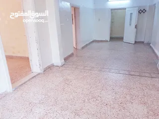  4 بيت للبيع على مساحة ارض دونم مستقل غرب شارع اربد عمان الرئيسي وقرب القناطر