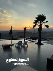  7 مزرعه فخمه جديده في جرش باطلالات رائعه قريبه من الشارع الرئيسي الايام العاديه