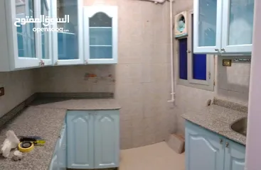  5 شقه للايجار بشارع محمد شاهين بالعجوزه