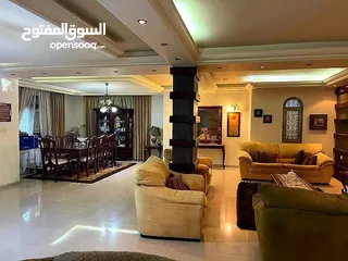  5 شقة في عمارة طابق اول ارضي مطل عالشارع مباشرة