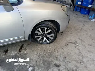  12 كيا كارنز موديل 2011