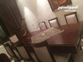  1 طاولة سفره مع دريسوار بوفيه شبه جديد