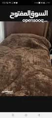  1 تخت خشب بني