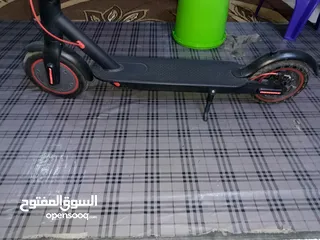  5 سكوتر كهرباء شاومي الاصلي ما في عيب بالسكوتر نظيف جدا سرعته 30 بيمشي 45 كيلو متر بالشحنه الموتور جو