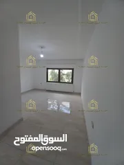  16 شقة مميزة - خلدا - 3نوم 1ماستر - 200م - قرب الخدمات العامة - موقع هادئ ومميز