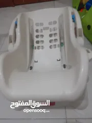  7 مقعد اطفال ماركا شبه جديد مع جيب لمستلزمات البيبي للبيع ثابت وهزاز