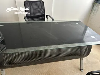  3 اثاث مكتب فاخر استعمال بسيط جدا - شبه جديد بسبب السفر
