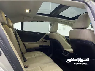  4 لكزس es350 بانوراما قمه ف نظافه الشاشه الكبيره جميع المواصفات واستخدام بسيط جدا