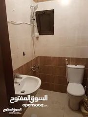  7 """ شقة مميزة للايجار قرب الخدمات"""