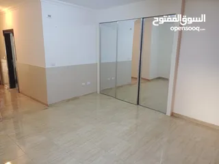  9 شقة ارضية فارغة للبيع او الايجار  مدخل مستقل 4 نوم جميعم ماستر صالون و سفر و معيشة ترس امامي و خلفي