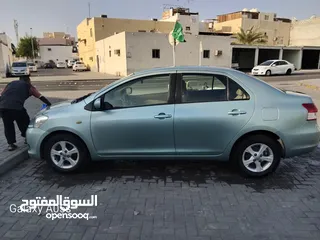  5 Toyota Yaris 2010 green for sale