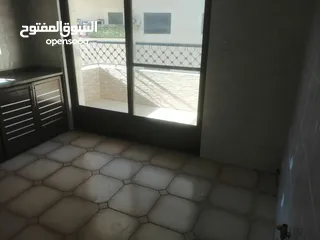  1 شقه للايجار فارغه للجادين