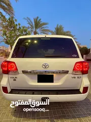  3 تويوتا لاند كروزر ابيض ثلجي  VXR 2014 5.7 للبيع