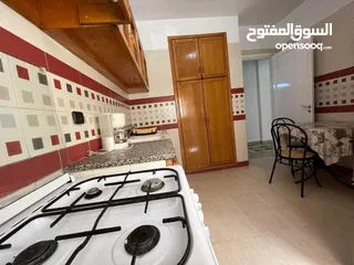  12 شقة مفروشة  غرفة و صالة  حي الواحات على طريق المرسي تونس العاصمة