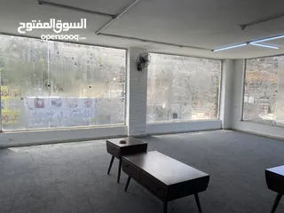  1 طابق اول واجهه زجاجيه من عماره تجاريه مساحة 300 متر مع ساحه خارجيه 150 متر للايجار 8000 ثمانية الاف