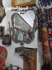  8 تحف ونحاسيات