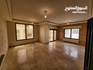 1 شقة مع روف منفصل فارغة للبيع في حي الصحابة - ref : 14580
