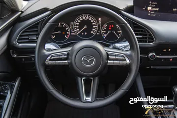  13 Mazda 3 2023 Skyactiv   السيارة وارد و كفالة الشركة و صيانة الشركة و قطعت مسافة 11,000 كم فقط