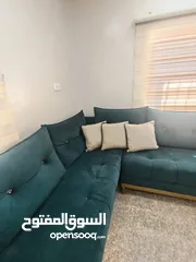  4 جلسة قعدة لبيت عرسان    استخدام 3 سنين  نظيفة ومرتبة وخشبها تقيل، لون تركواز