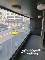  14 محل تجاري للايجار بالقرب من وسط البلد في مدينة الخليل مع واجهة بارزة على الشارع الرئيسي