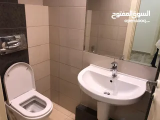 5 شقة ارضية مع حديقة وتراس فاخرة للايجار