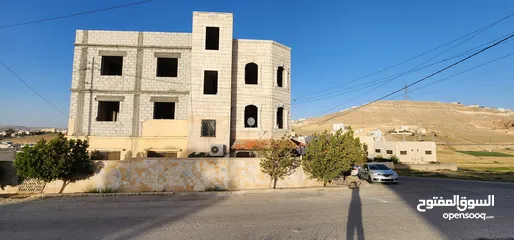  13 شقة بناء عظم مميزة للبيع طابق ثاني و ثالث وسطح بمساحات 240م مع ترسات....البيع منفصل أو كلي من المالك