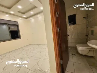  6 شقه جديده طابق ثالث هندسي روف يوجد مصعد سوبر ديلوكس