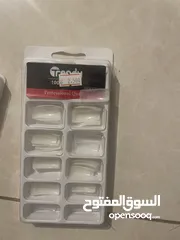  21 عدة جل كلر واكستنشن للبيع الوان مختلفه جل كلر  واحجام مختلفة واجهزه ومستلزمات صالونات للشعر  وهديه ع