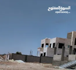  6 *جنوب عمان* 800 متر عن  شارع الميه عمان التنموي- رجم الشامي مساحات من 604 إلى 777 متر مربع.