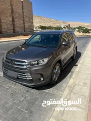 1 تويوتا هايلاندر 2019 لميتد بلاتينيوم فل كامل 4 كميرات و 7 مقاعد بانوراما توب نظافة
