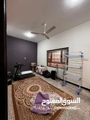  3 بيت تسليم مفتاح السعر 70 وبي مجال قريب ع الشارع العام