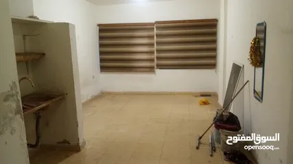  3 مخازن و ستيديوهات