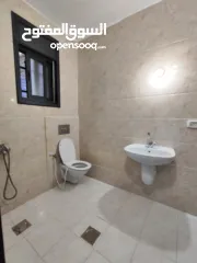  13 شقة مع حديييقة للايجار في عين مصباح