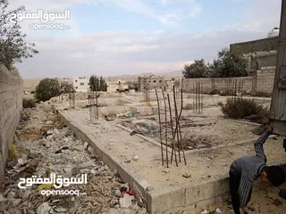  5 قطعة ارض حجه في قرية ابو صياح 300متر مبني عليها اساس 140